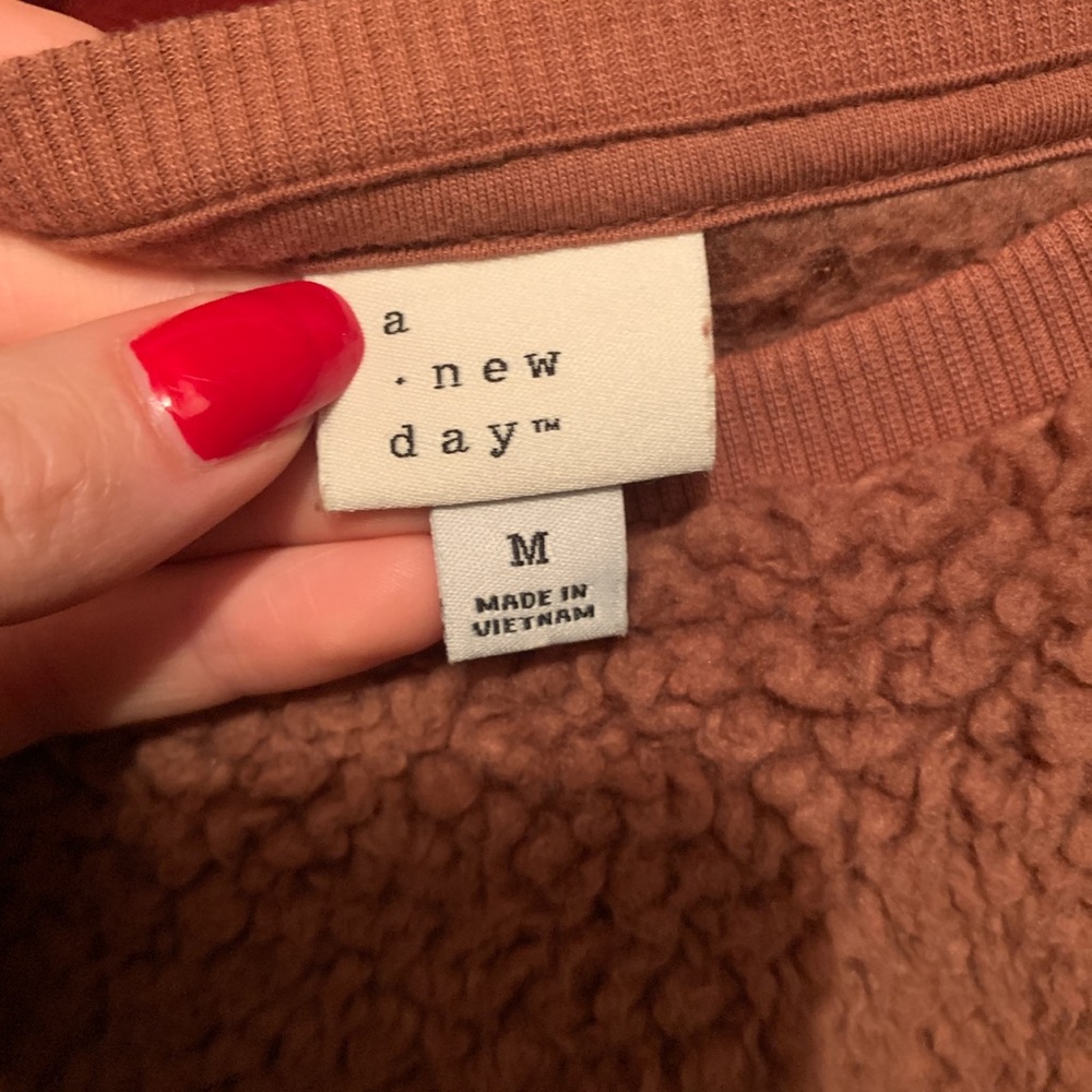 Polyester fluffy sweater - Picture 2 of 3